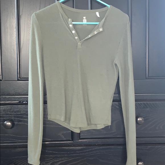 Green long sleeve - Picture 2 of 4